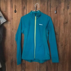 Patagonia women’s wind shield jacket